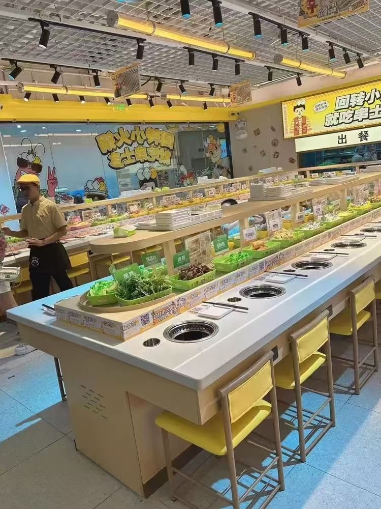 Rotating hot pot equipment by Zhiding