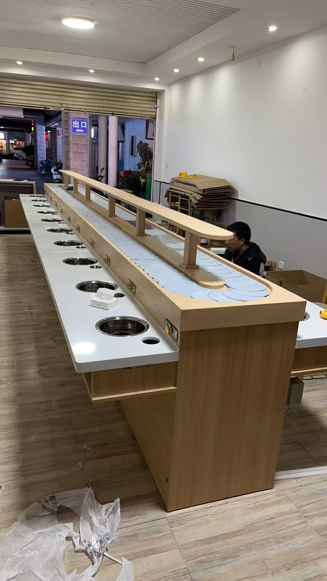 Rotating hot pot equipment by Zhiding